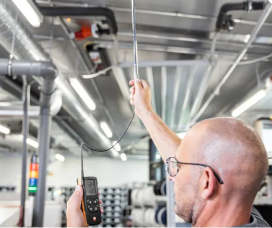 testo 425 -   Digital Hot Wire Anemometer with App connection